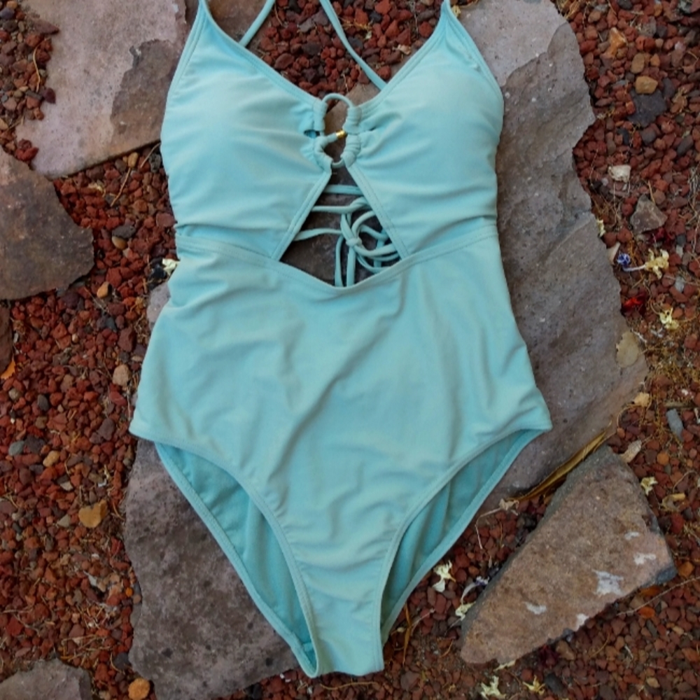 One piece swimsuit 🌴